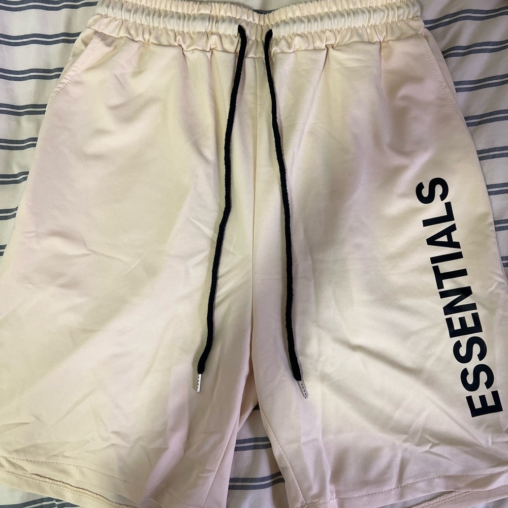 Size: Medium, Brand: Essentials